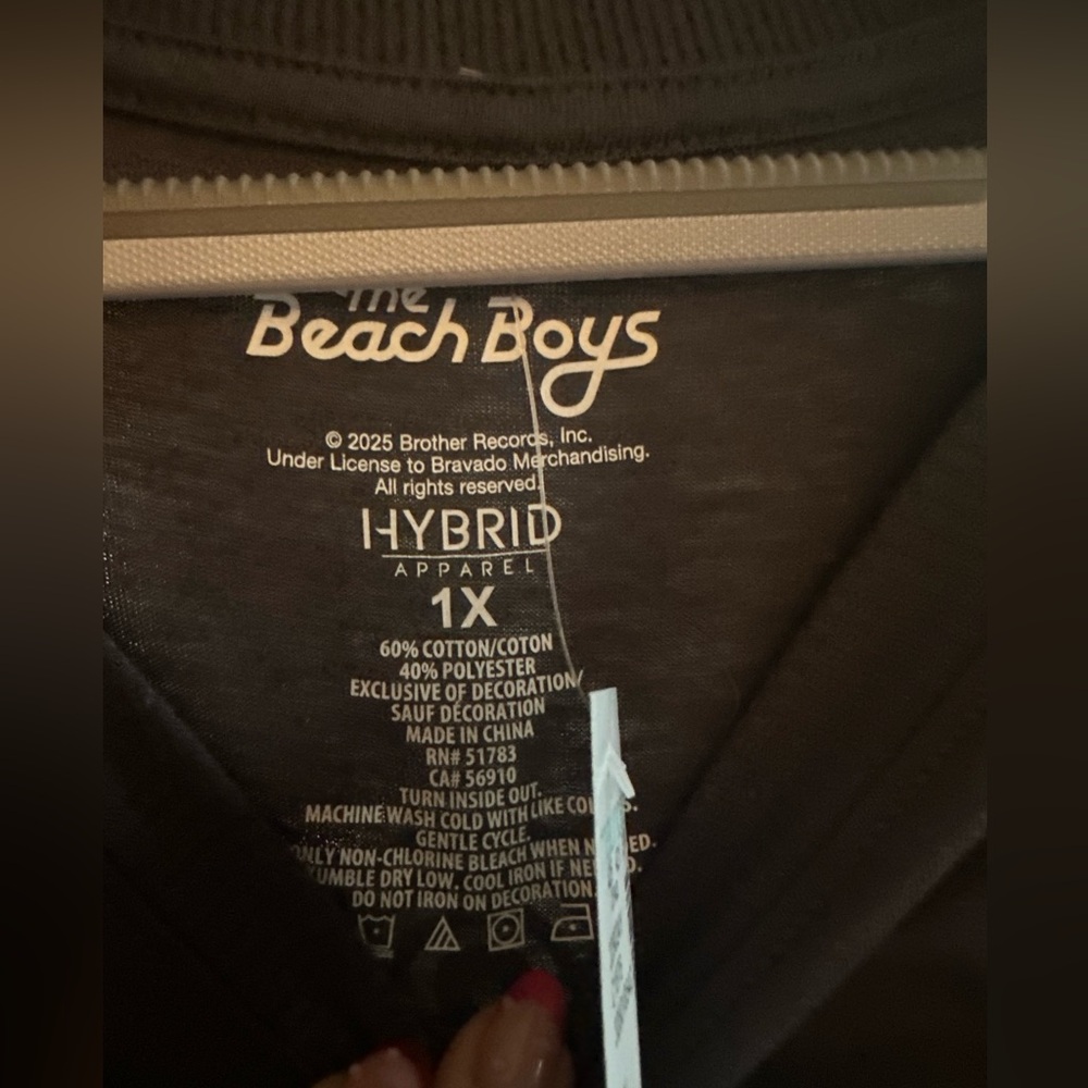B10 NWT Maurices | The Beach Boys Colorful Ombré Graphic - Picture 4 of 6